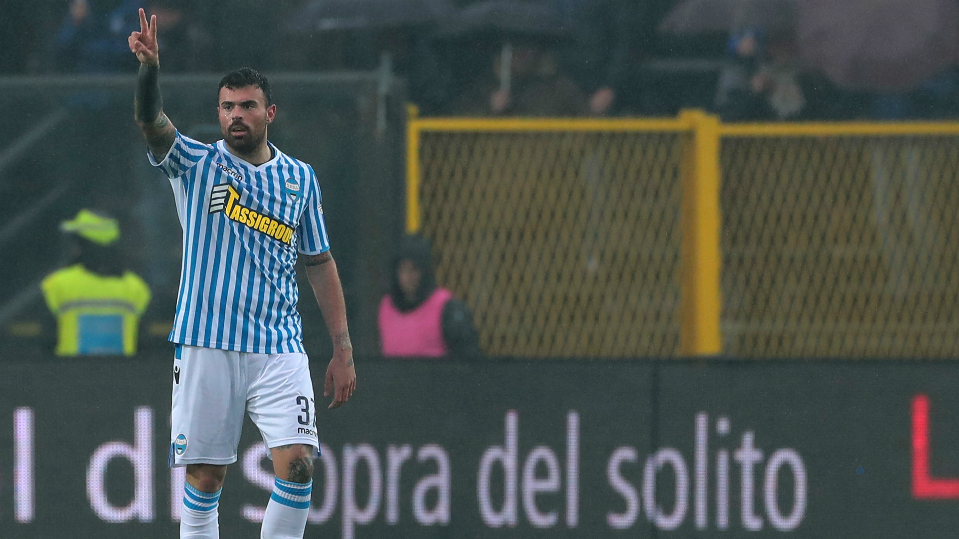 球员暖心动作感动全场